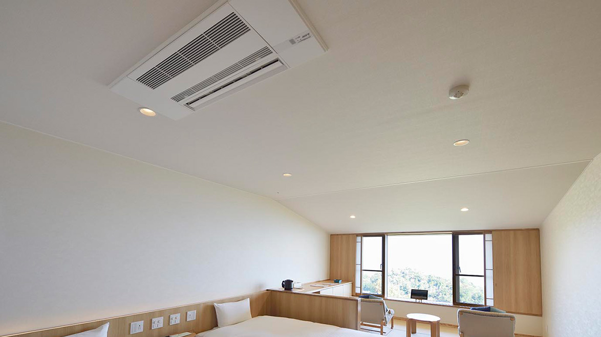 新設した和洋室。空調機は室内のイメージに合わせ白色を採用