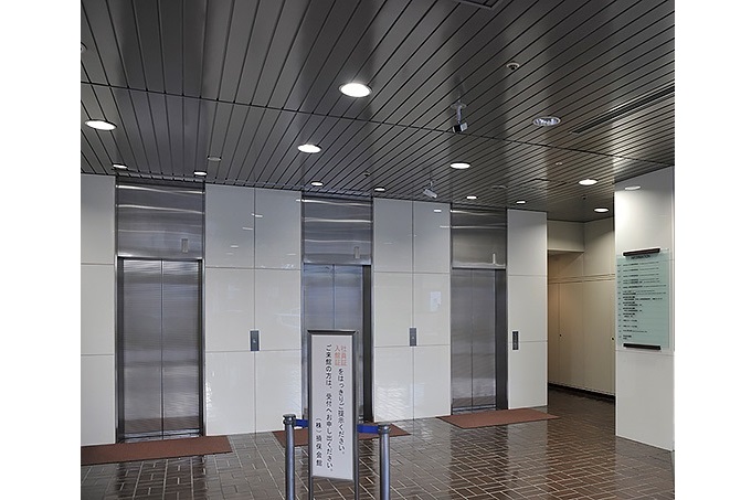 1階エレベーターフロアの天井照明もLED化